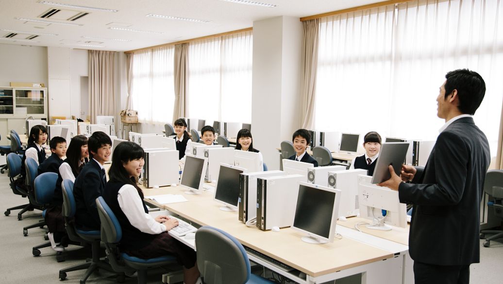 如何快速設(shè)計(jì)一個(gè)在線考試答題系統(tǒng)？